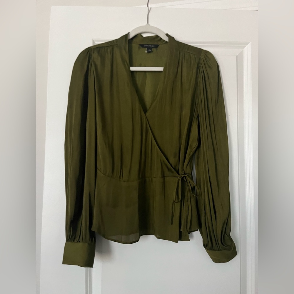 Banana republic olive blouse